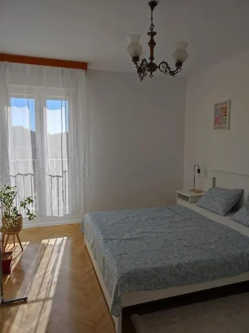 Comfy Split Apartment Near Center